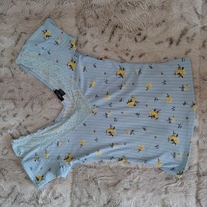 Rue21 floral vneck with lace neckline